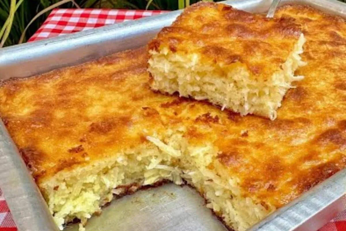 Bolo cocada sem farinha de trigo, que fica fofinho e úmido,