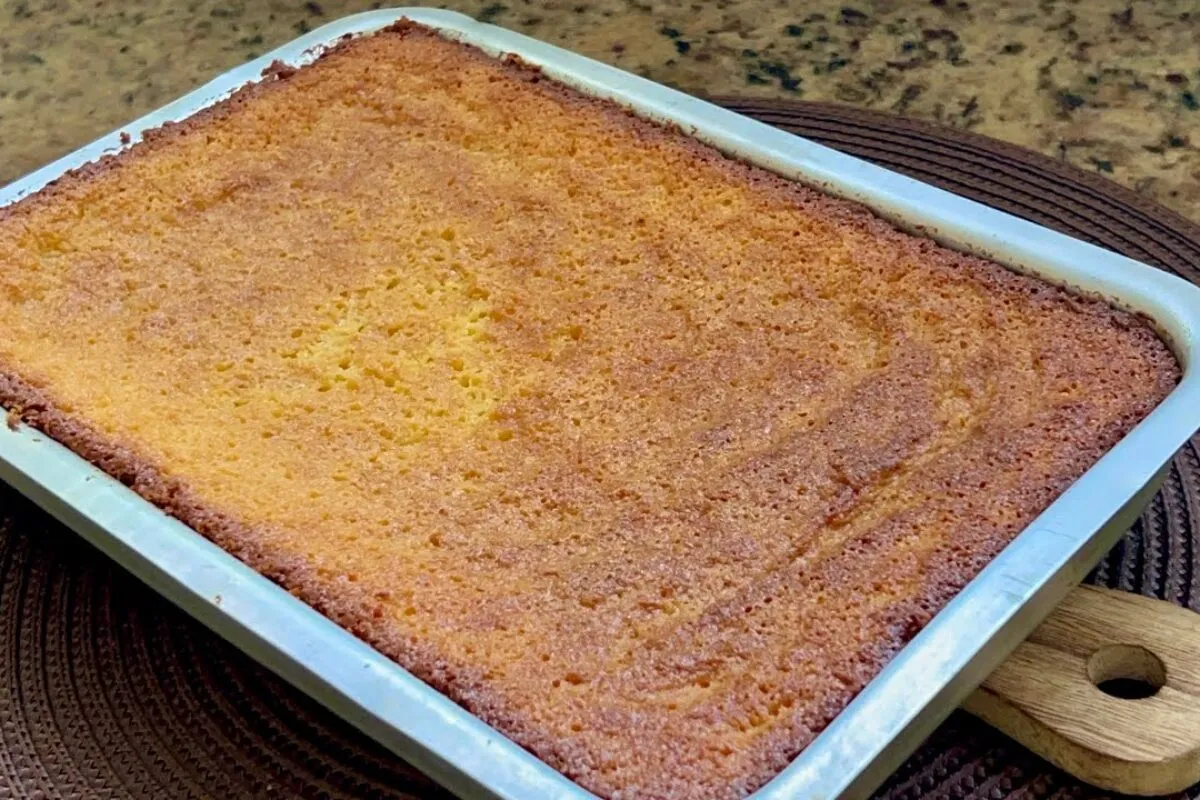 Bolo cocada sem trigo delicioso para saborear com uma xícara