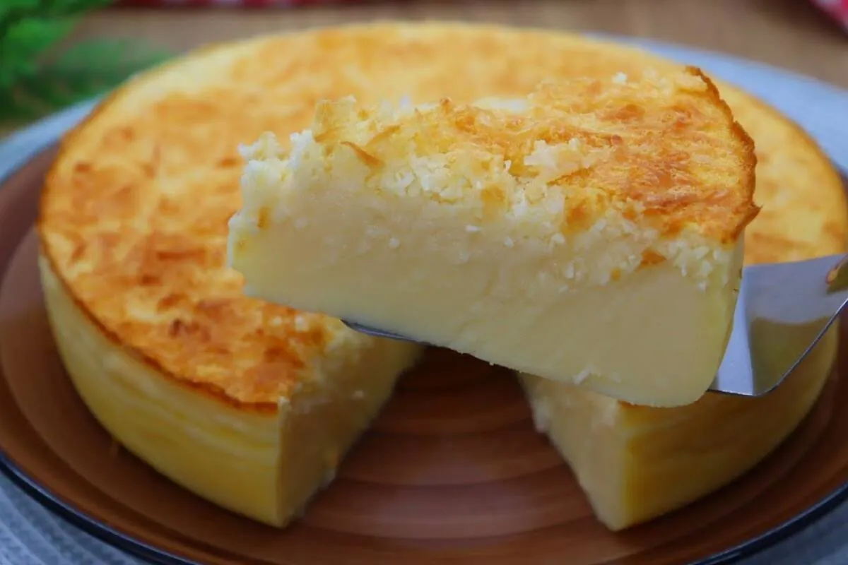 Bolo cremoso de coco: até parece um pudim, a consistência é