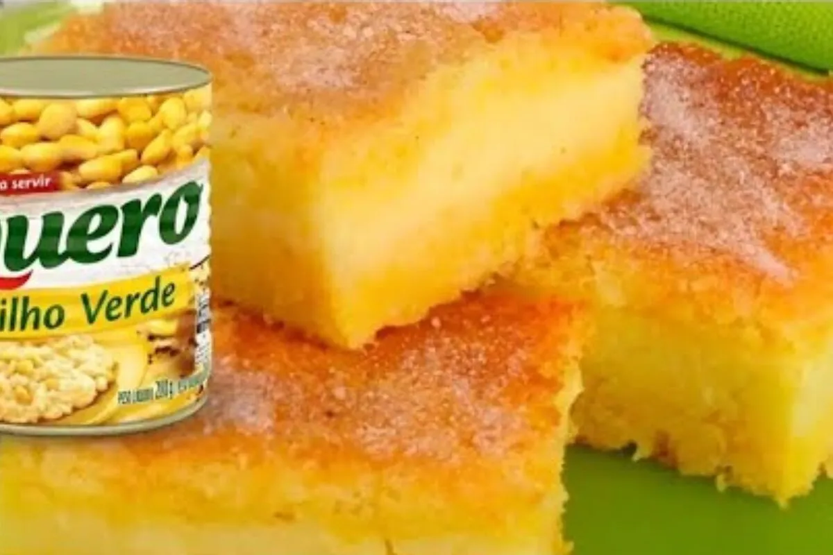 Bolo cremoso de milho de liquidificador, com uma massa molha