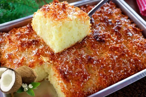 Bolo cuca de coco fofinho e com sabor de quero mais