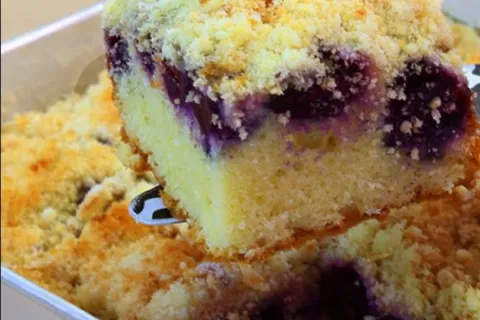 Bolo cuca de uva com farofa crocante por cima, receita práti