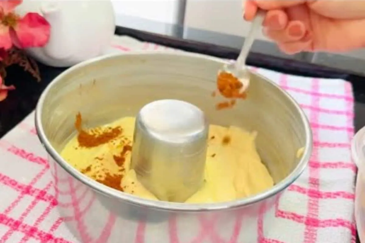 Bolo de 2 ovos perfeito, feito com menos açúcar, para ficar