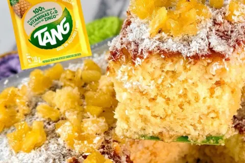 Bolo de abacaxi molhadinho: a receita fácil e rápida que voc