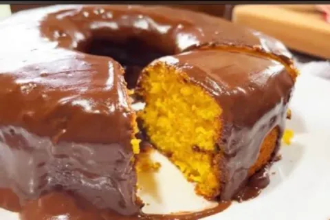 Bolo de abóbora caseiro super fofinho e macio que fica divin
