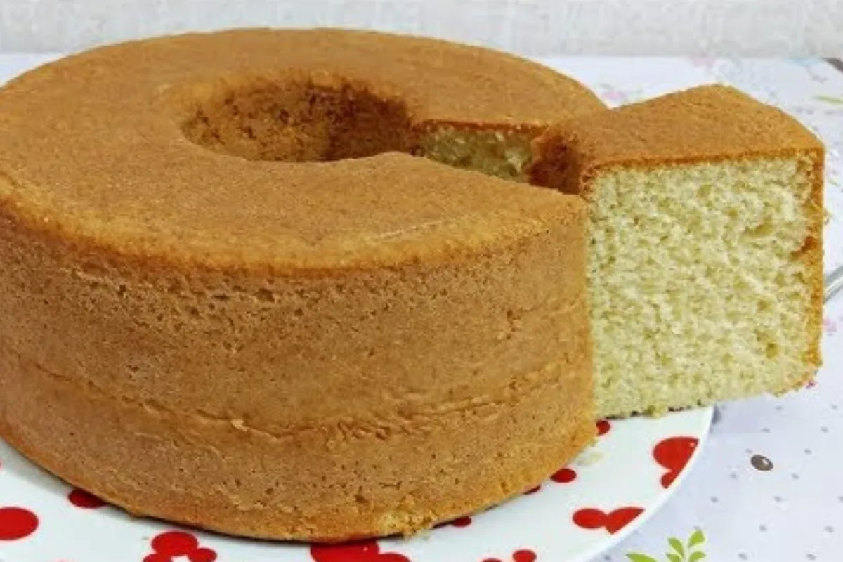 Bolo de água: essa massa fica muito fofinha e não dá trabalh