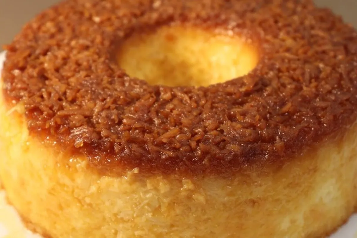 Bolo de aipim com coco de encher os olhos e ficar com água n