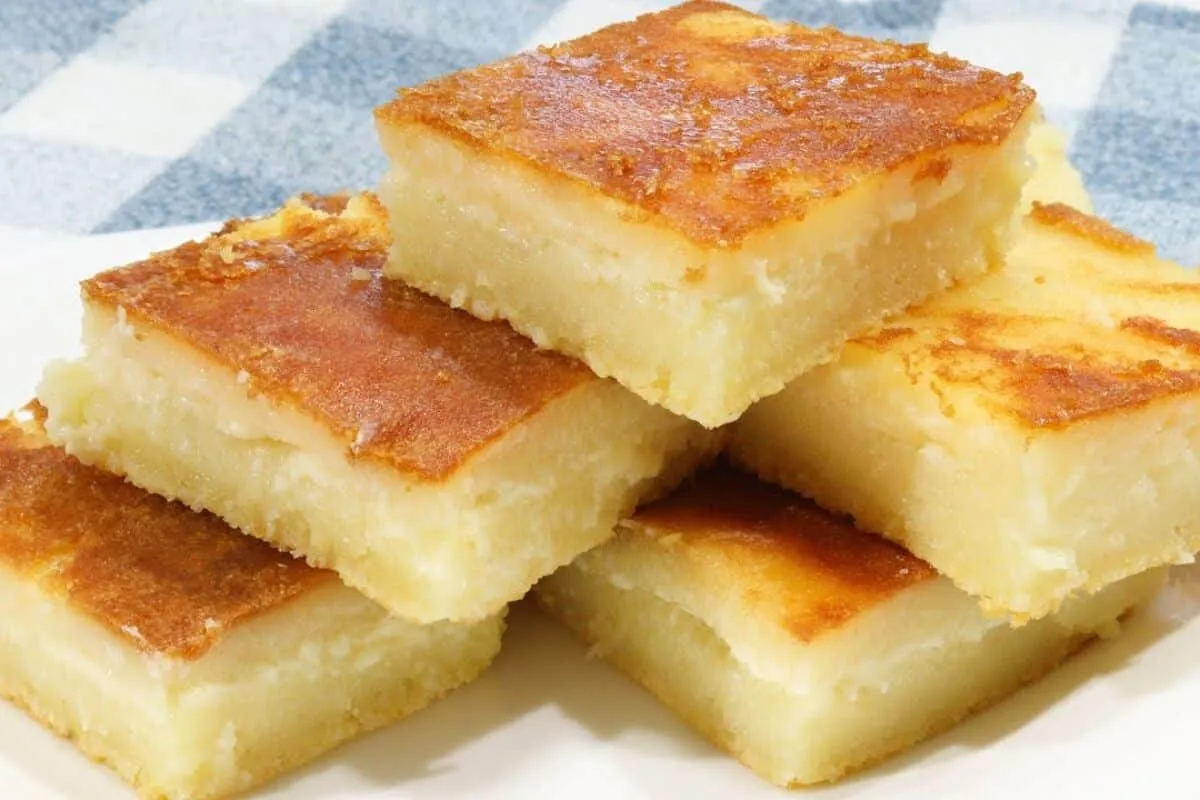 Bolo de aipim cremoso e fácil de preparar que é impossível c
