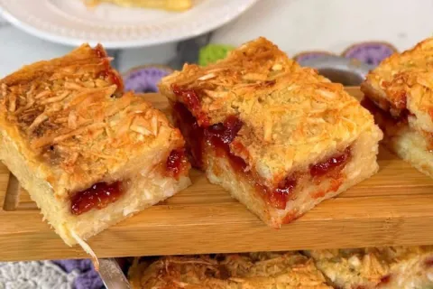Bolo de aipim macio e recheado com sabor caseiro que conquis