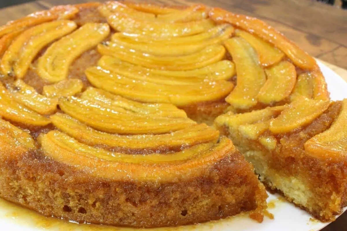 Bolo de banana bem fofinho e perfumado, para você fazer de u