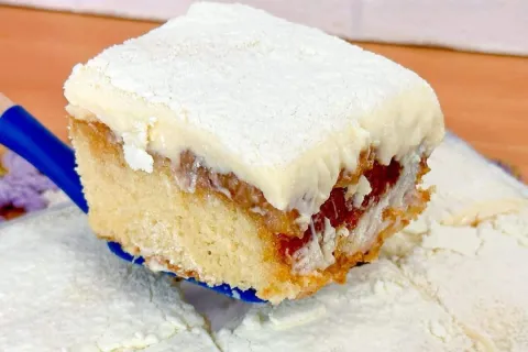 Bolo de banana caramelizada: o bolo fofinho e especial que é