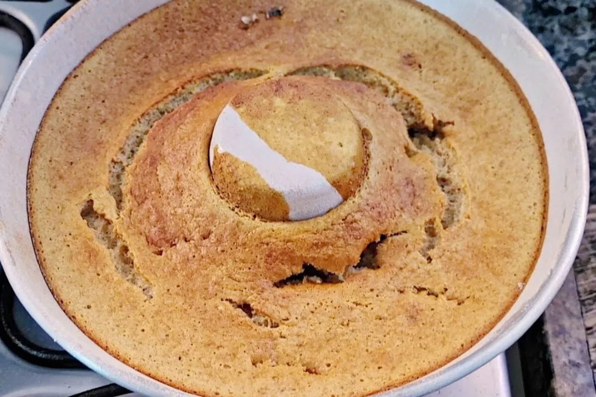 Bolo de banana com aveia feito no liquidificador muito fácil
