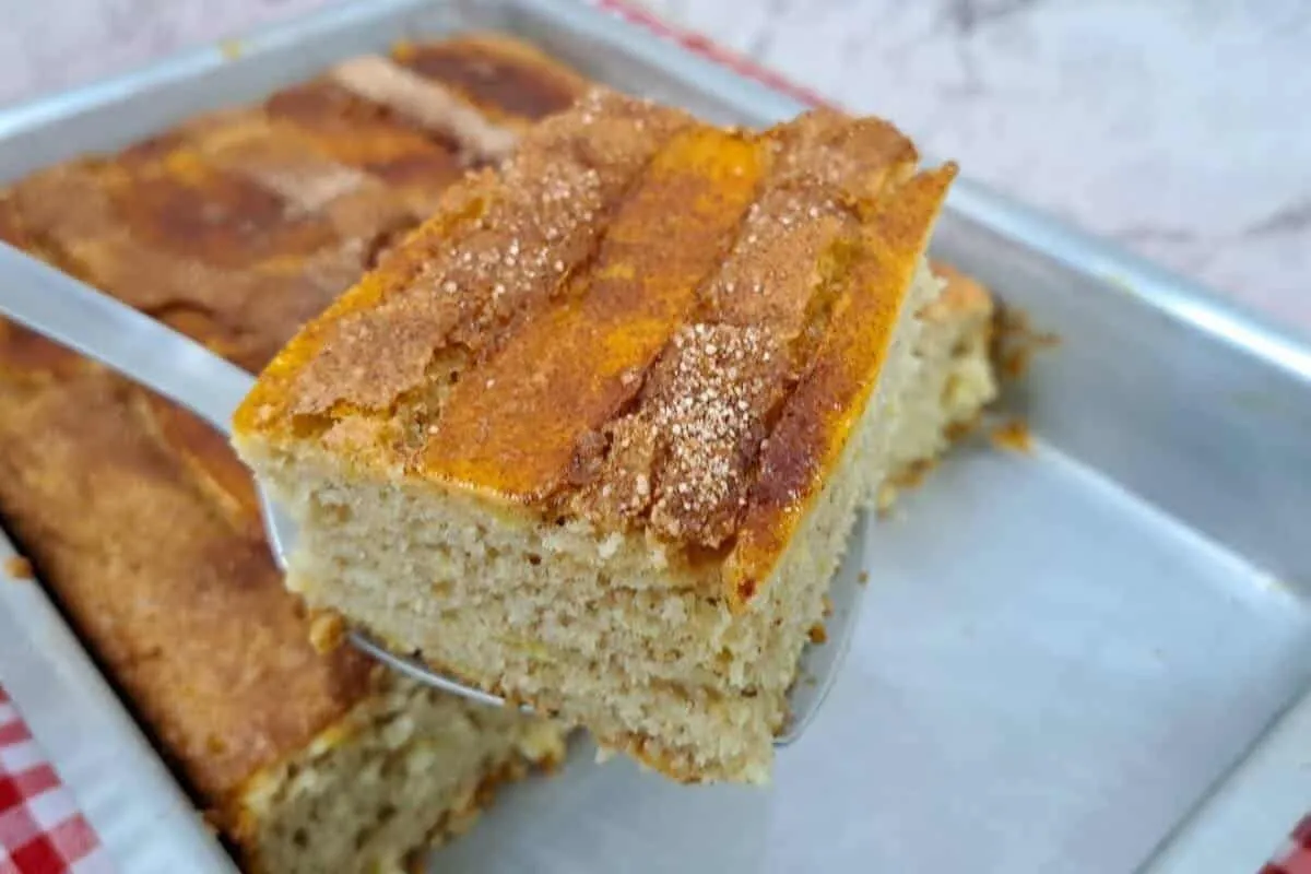 Bolo de banana com aveia na assadeira grande: delicioso e su