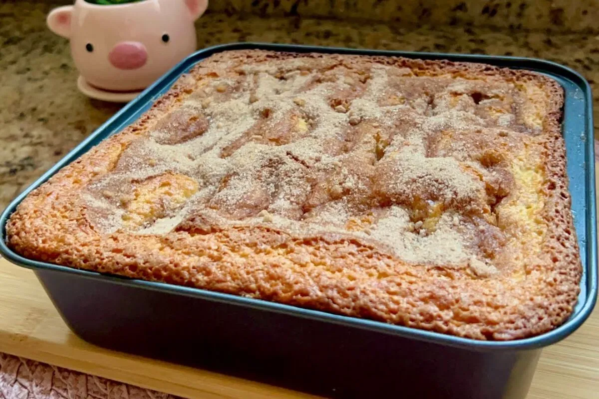 Bolo de banana com canela que tem um sabor incrível e o arom