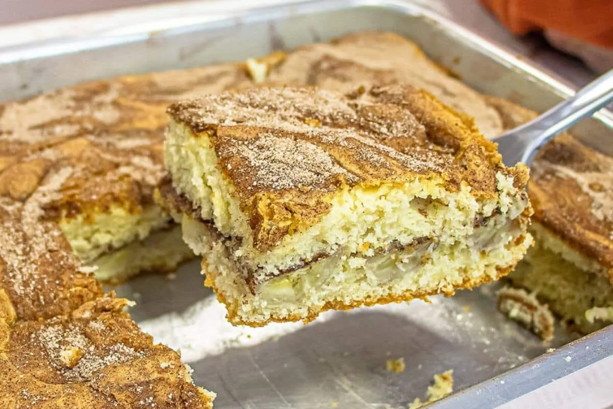 Bolo de banana com canela: super cheiroso e já sai do forno