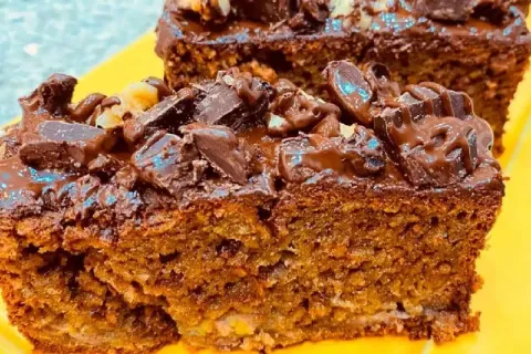 Bolo de banana com chocolate: super molhadinho e perfeito pa