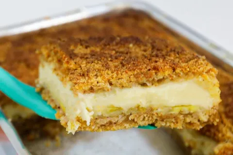 Bolo de banana cremoso fofinho e delicioso perfeito para o c