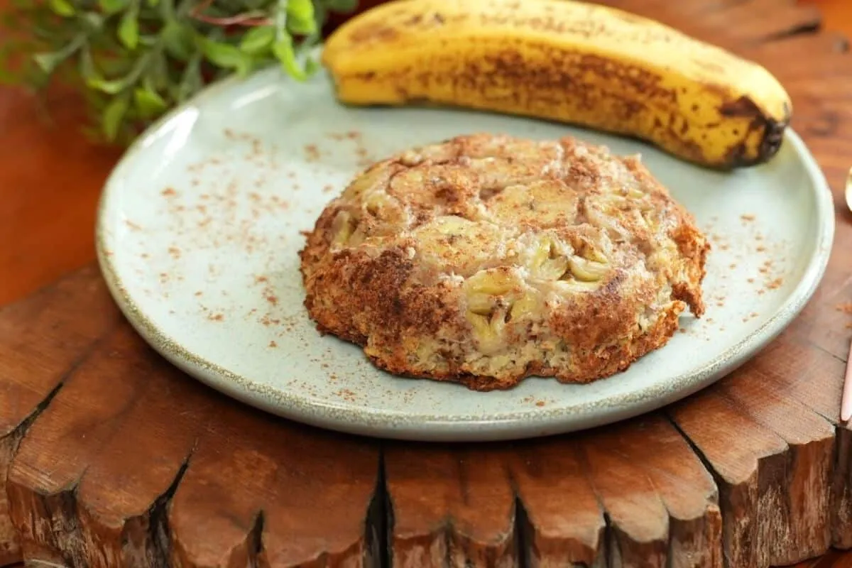 Bolo de banana na air fryer que fica pronto em 15 minutinhos