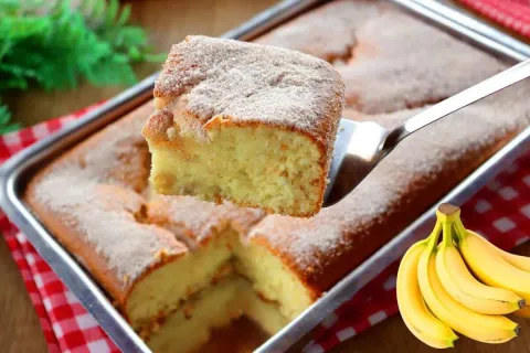 Bolo de banana numa versão super fofinha e econômica, perfei
