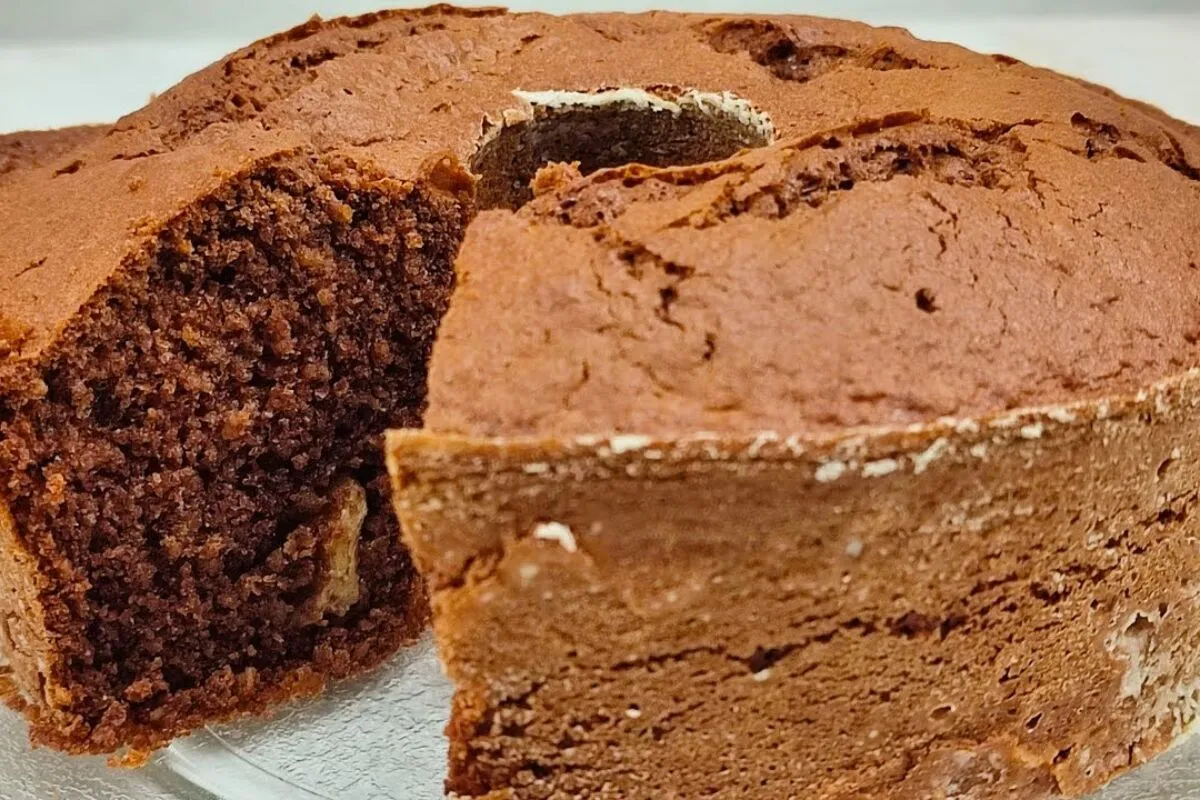 Bolo de banana, que fica saudável, não leva farinha de trigo