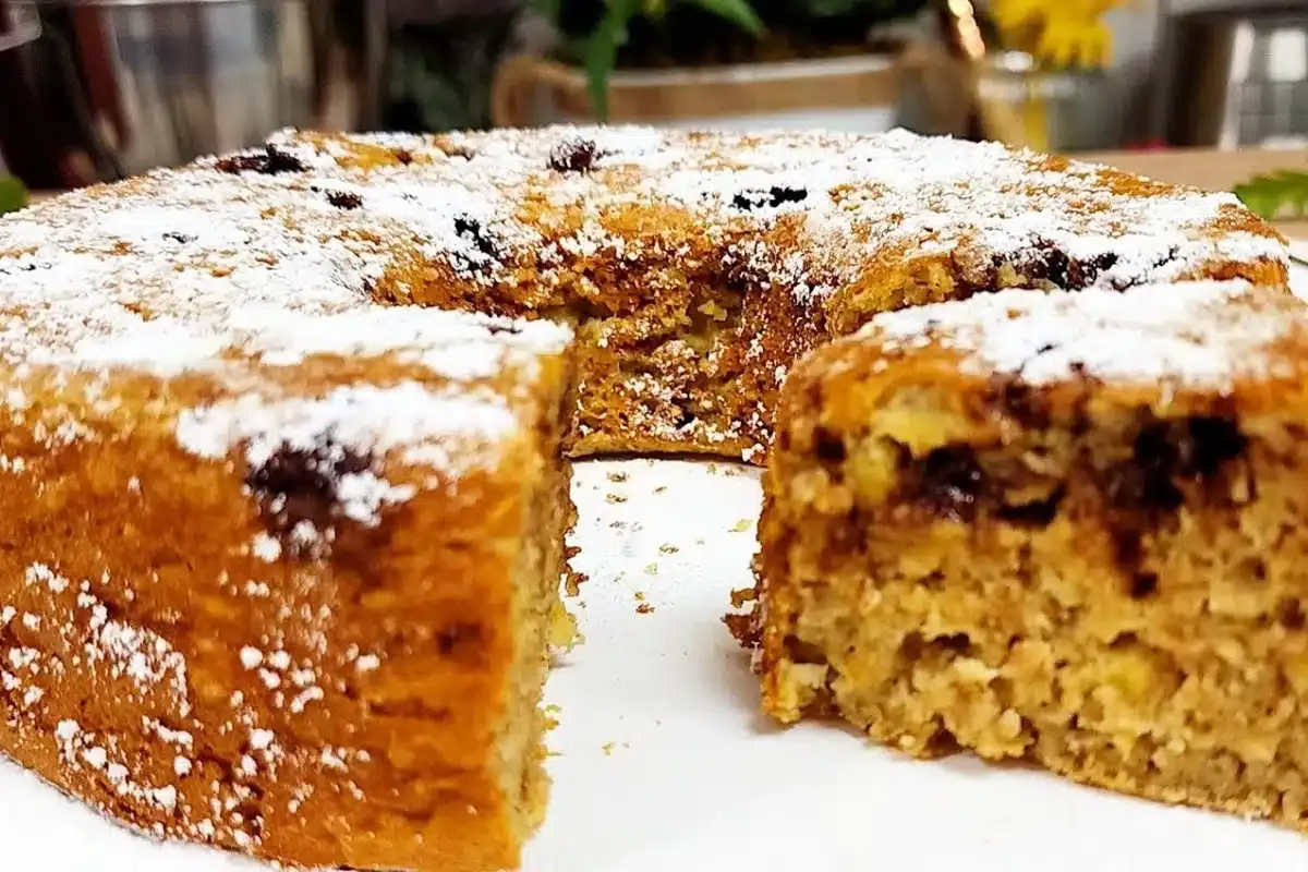 Bolo de banana sem açúcar e sem farinha que fica delicioso e