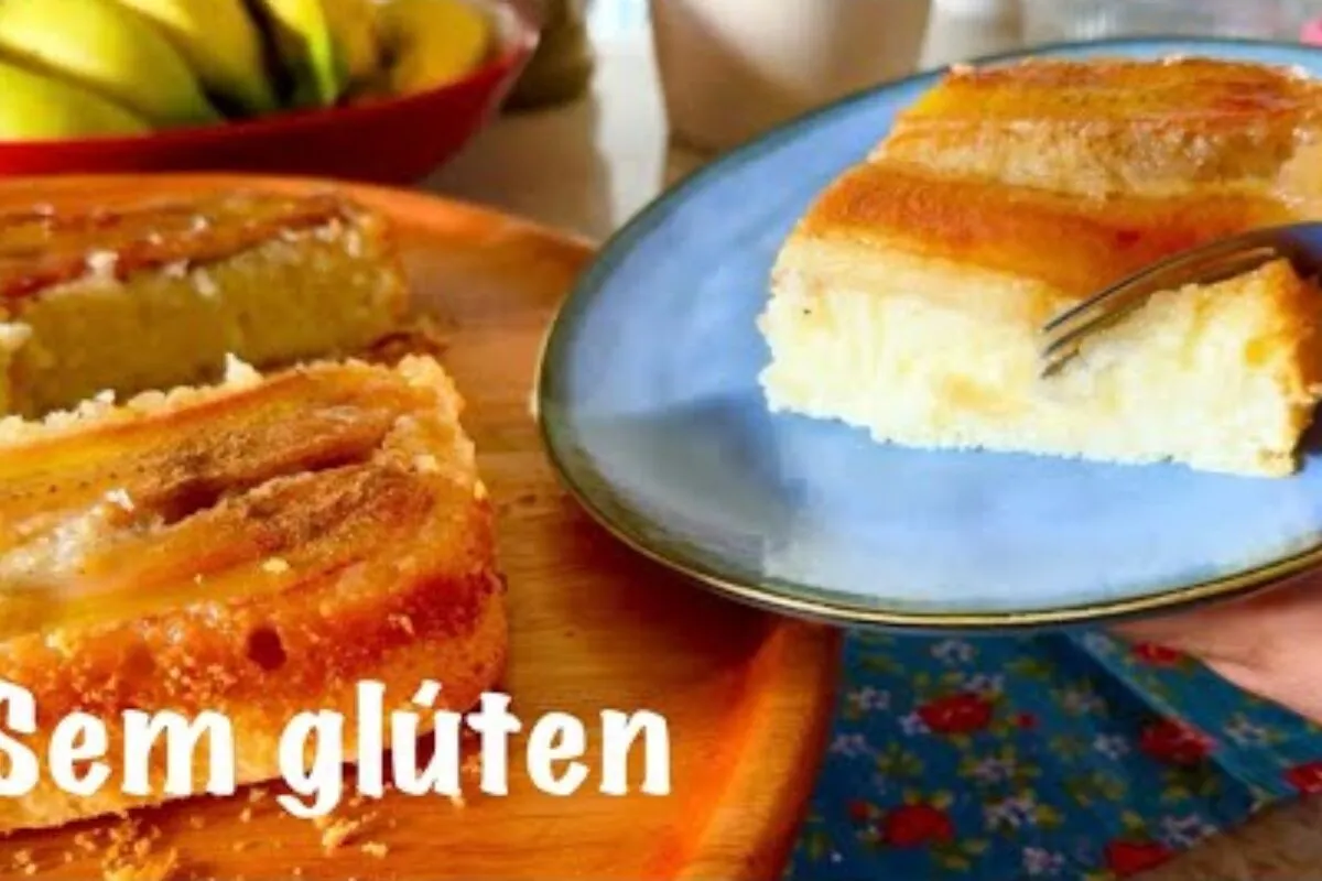 Bolo de banana sem glúten fofinho, saudável e nutritivo, par