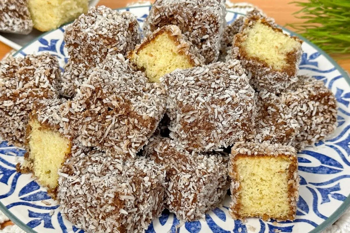 Bolo de baunilha bem fofinho: perfeito para acompanhar o caf