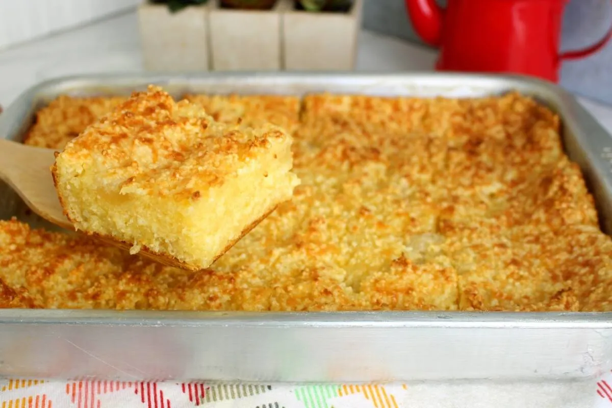 Bolo de caroço tradicional do norte do país que fica uma del