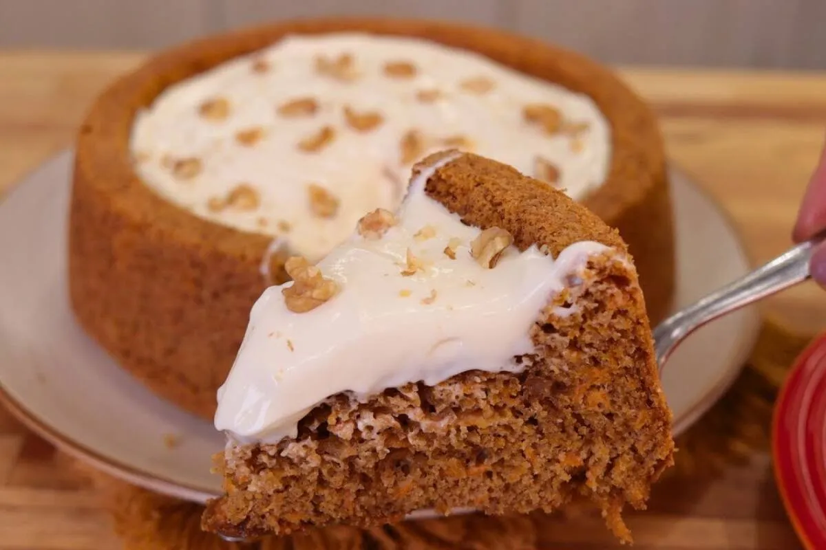 Bolo de cenoura americano e diferente de todos que você já c
