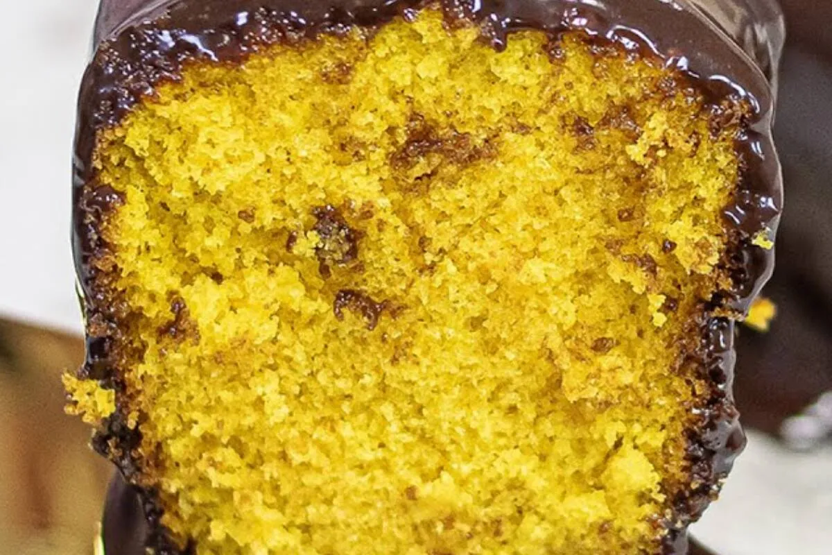 Bolo de cenoura com muito chocolate: esse é o melhor jeito d