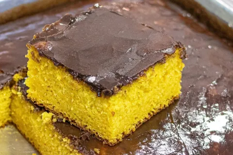 Bolo de cenoura da vovó: com aquela coberturinha crocante qu