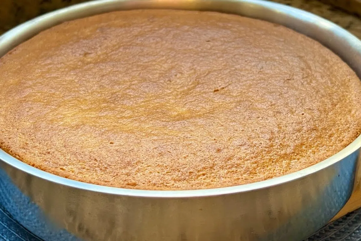 Bolo de cenoura fofinho com uma massa que não fica pesada e