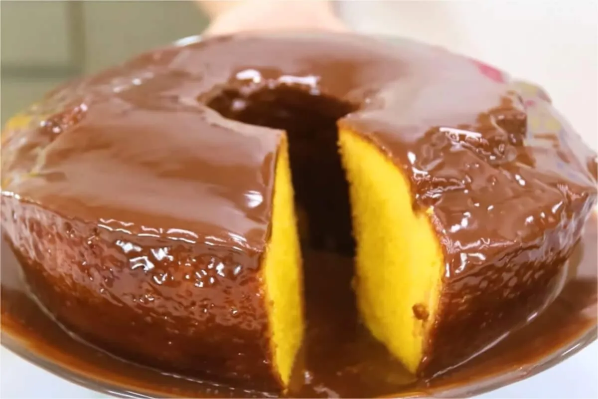 Bolo de cenoura sem farinha de trigo: gostoso e a massa não