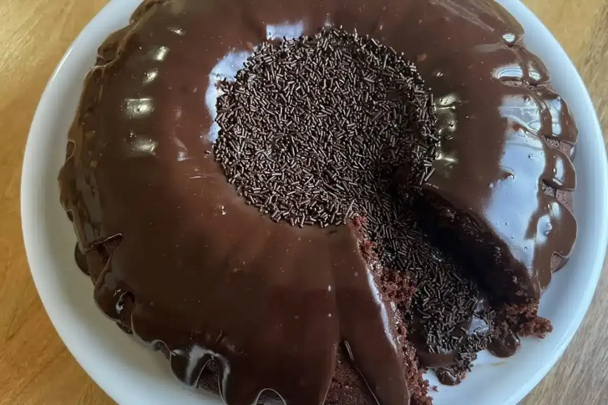 Bolo de chocolate com Nescau fofinho e fácil, com aquela cal
