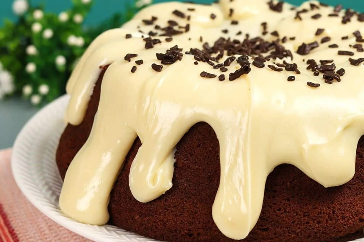 Bolo de chocolate com Ninho super leve, úmido e gostoso, par
