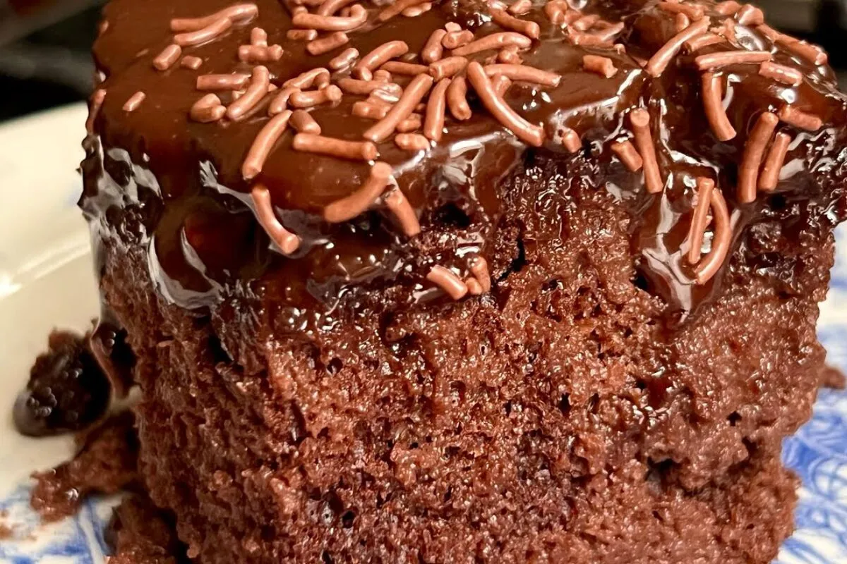 Bolo de chocolate molhadinho, o mais fácil e suculento, idea