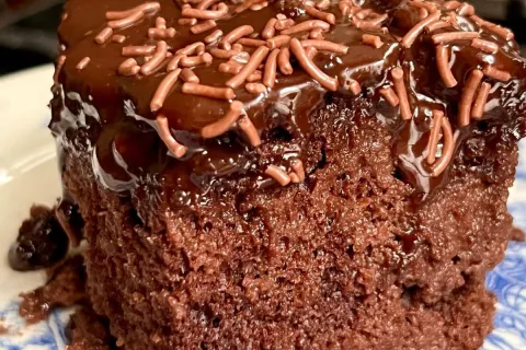 Bolo de chocolate molhadinho, o mais fácil e suculento, idea