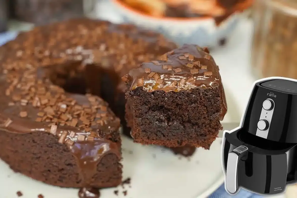 Bolo de chocolate na airfryer fácil e rápido de fazer: só pr