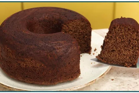 Bolo de chocolate para iniciantes fofinho, úmido e irresistí
