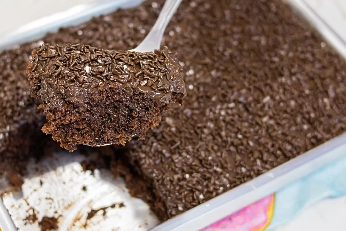 Bolo de chocolate quente: o mais cremoso e molhadinho que vo