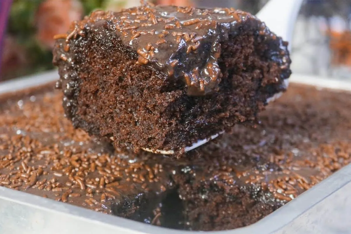 Bolo de chocolate quente, o mais fofinho e molhadinho do mun