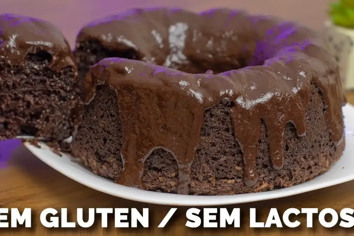 Bolo de chocolate sem glúten feito sem nenhuma farinha para