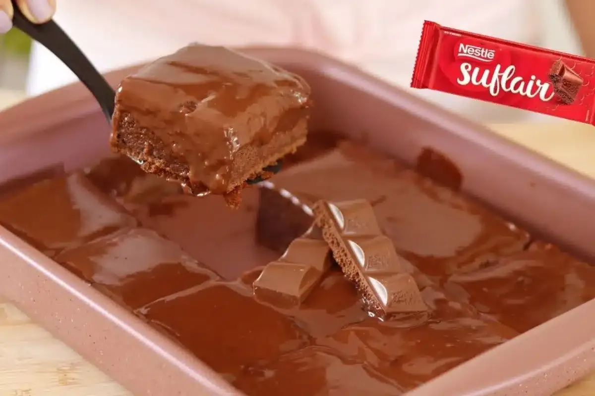 Bolo de chocolate suflair: receita que está fazendo o maior