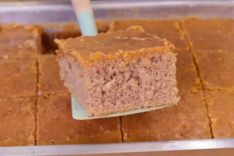 Bolo de churros com cobertura crocante para servir como sobr