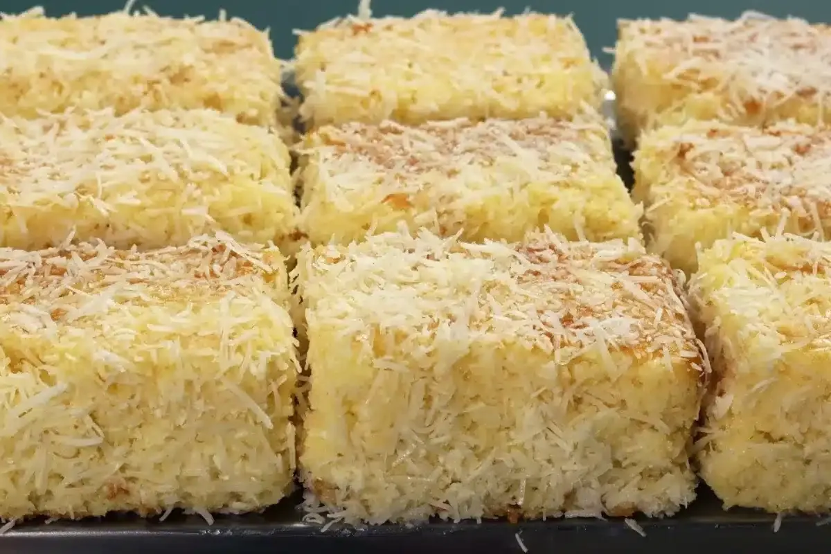 Bolo de coco gelado super fofinho e molhadinho, com aquele s