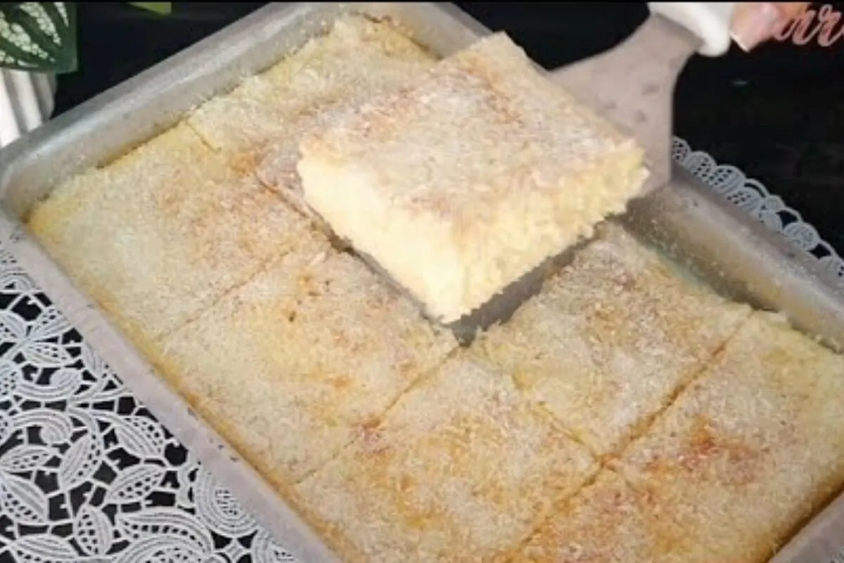 Bolo de coco super fofinho e molhadinho para deixar sua mesa