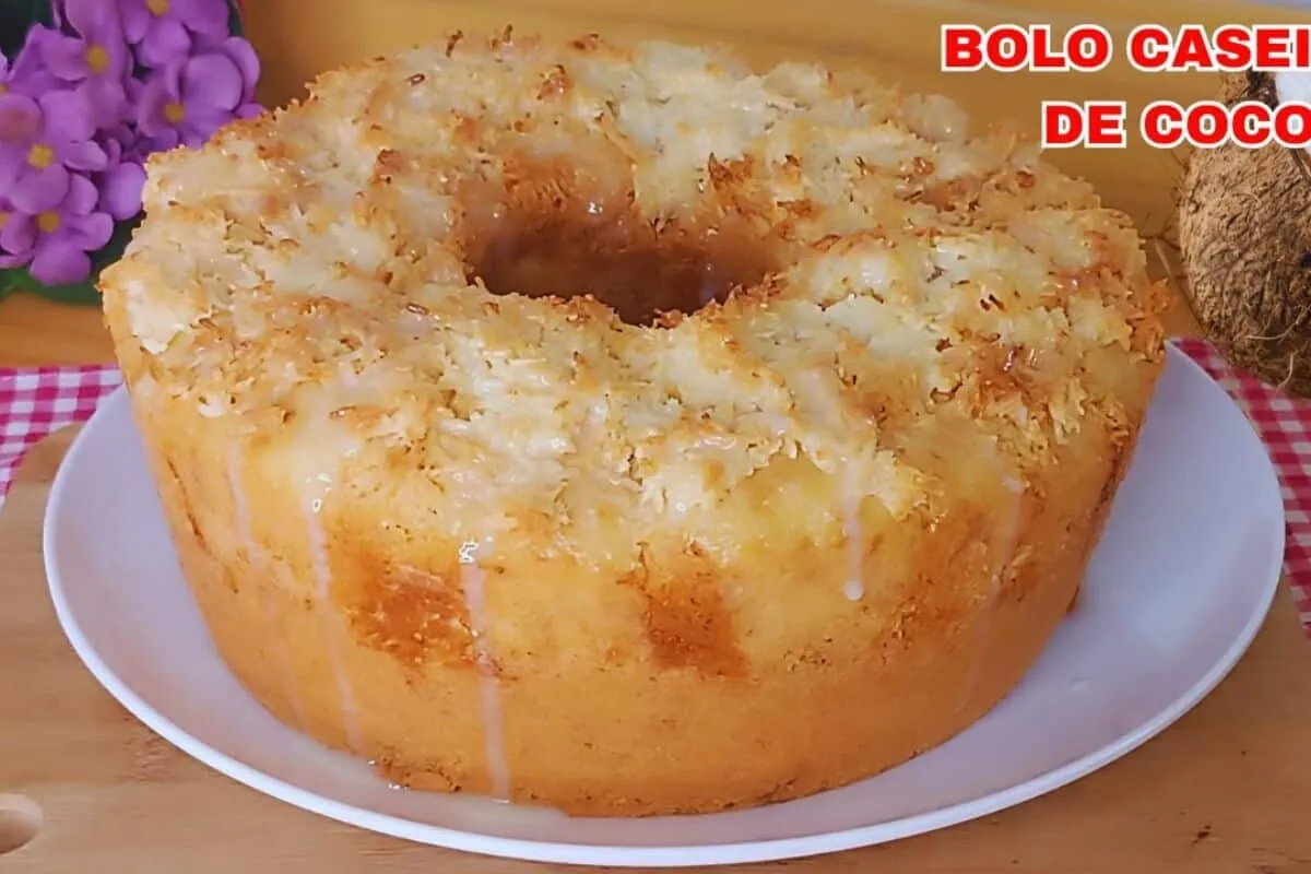 Bolo de coco tipo pão doce feito com facilidade e rapidez no