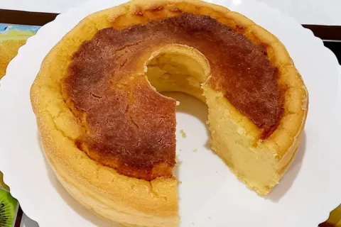 Bolo de flocão molhadinho, cremoso e sem glúten: fácil e del