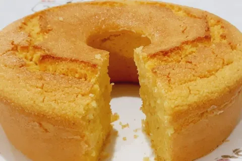 Bolo de flocão sem glúten muito fofinho e molhadinho, que nã