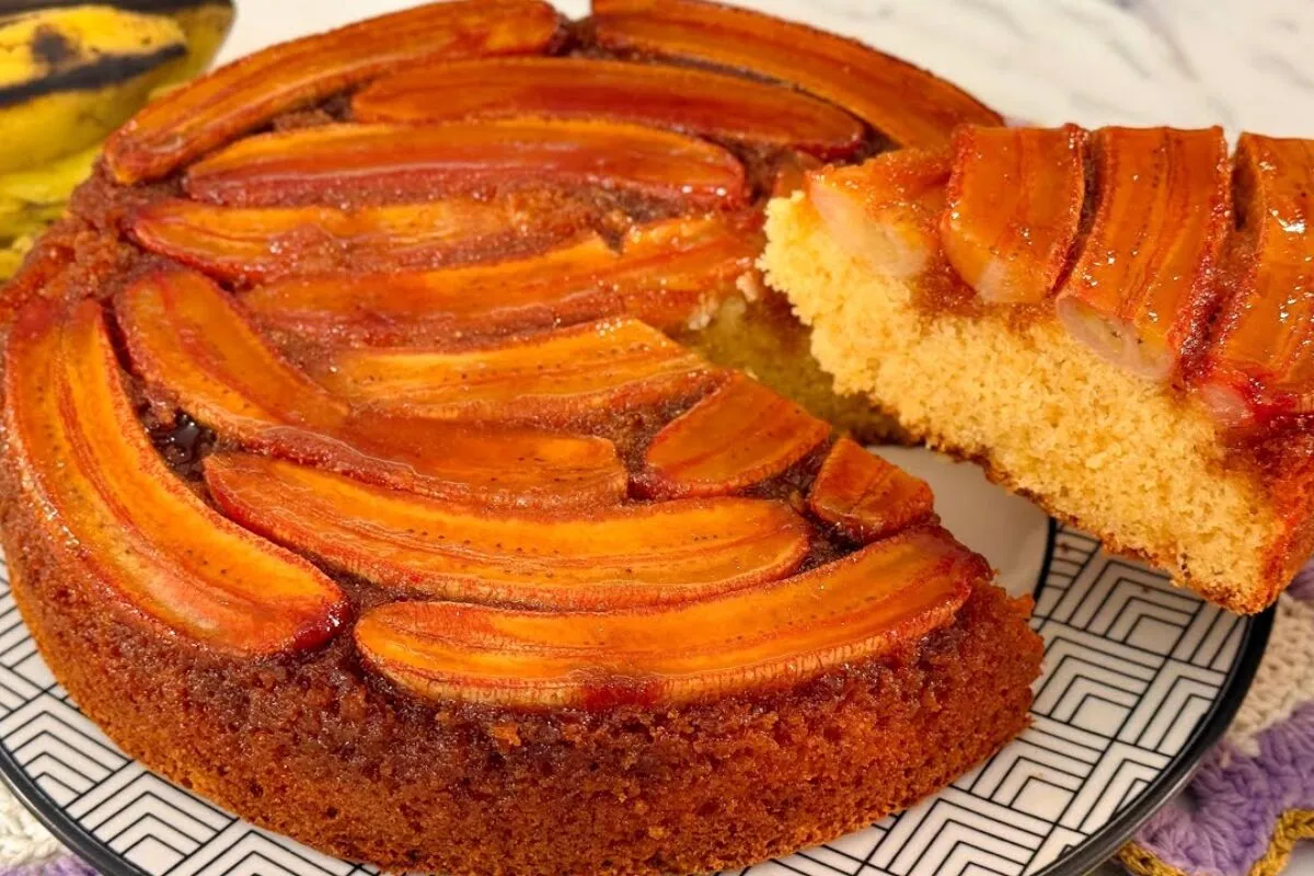 Bolo de fubá com banana: vai acabar tudo no café da manhã me